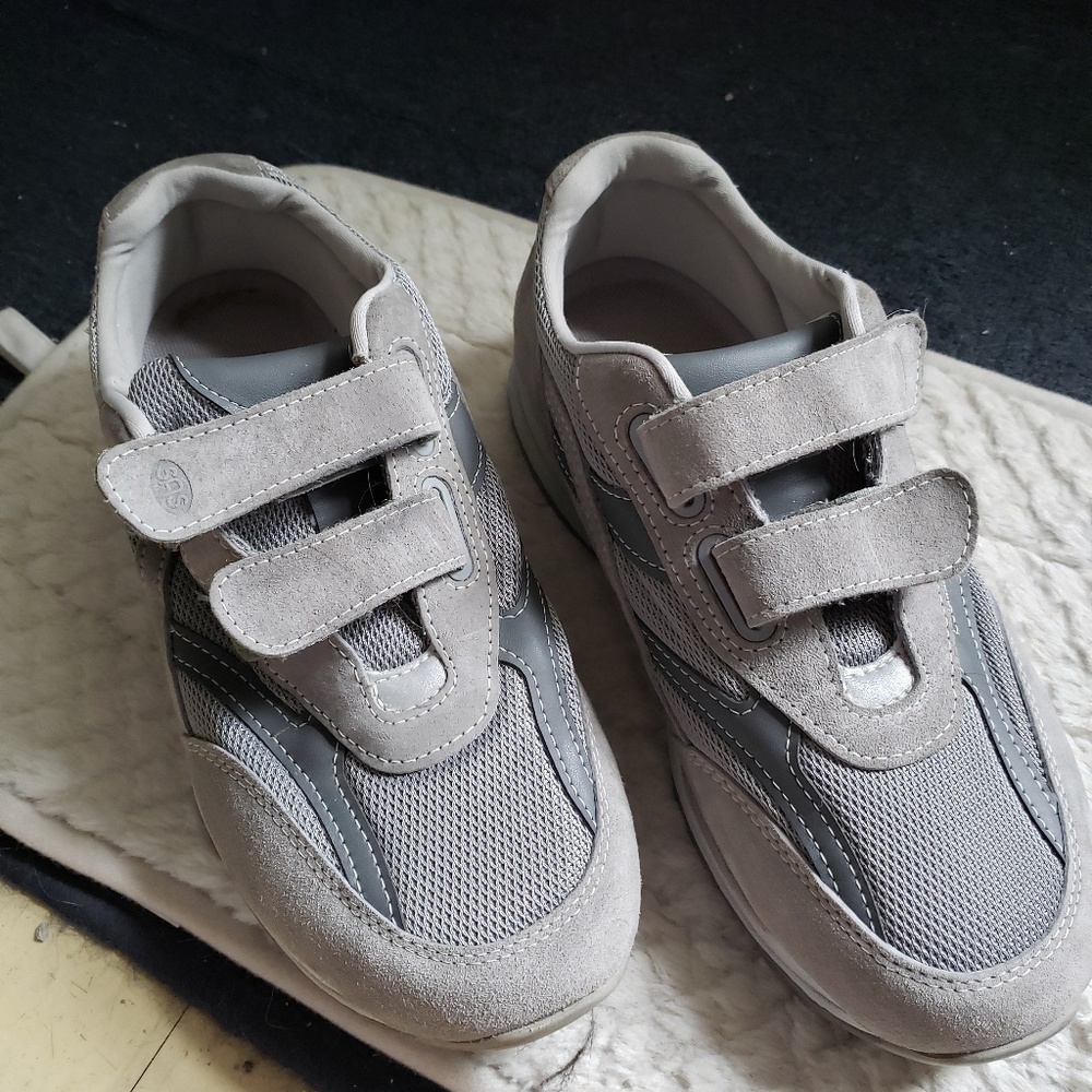 Sneakers..SAS